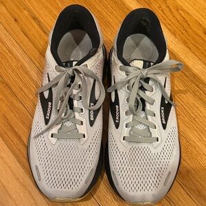 Brooks Light Gray Running Sneakers